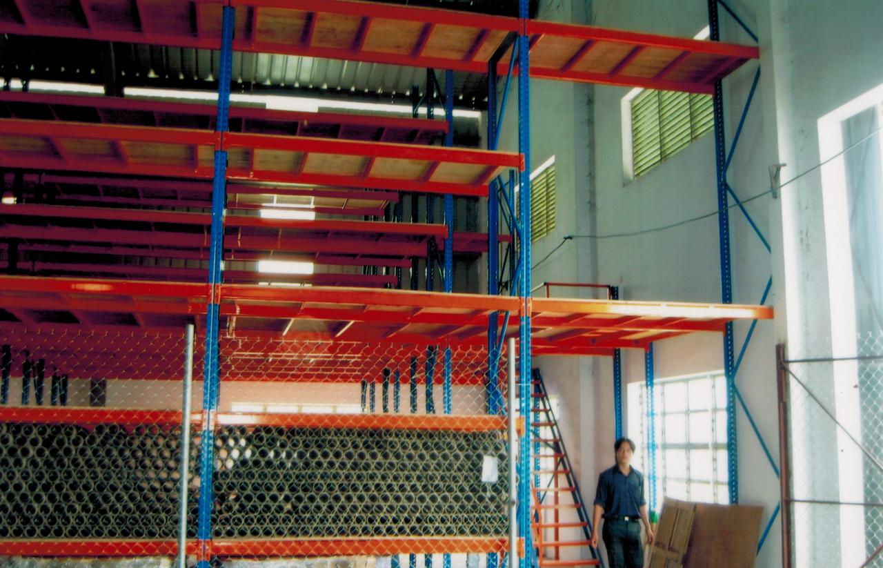  Sàn Lưới Thép Cho Giá Pallet.