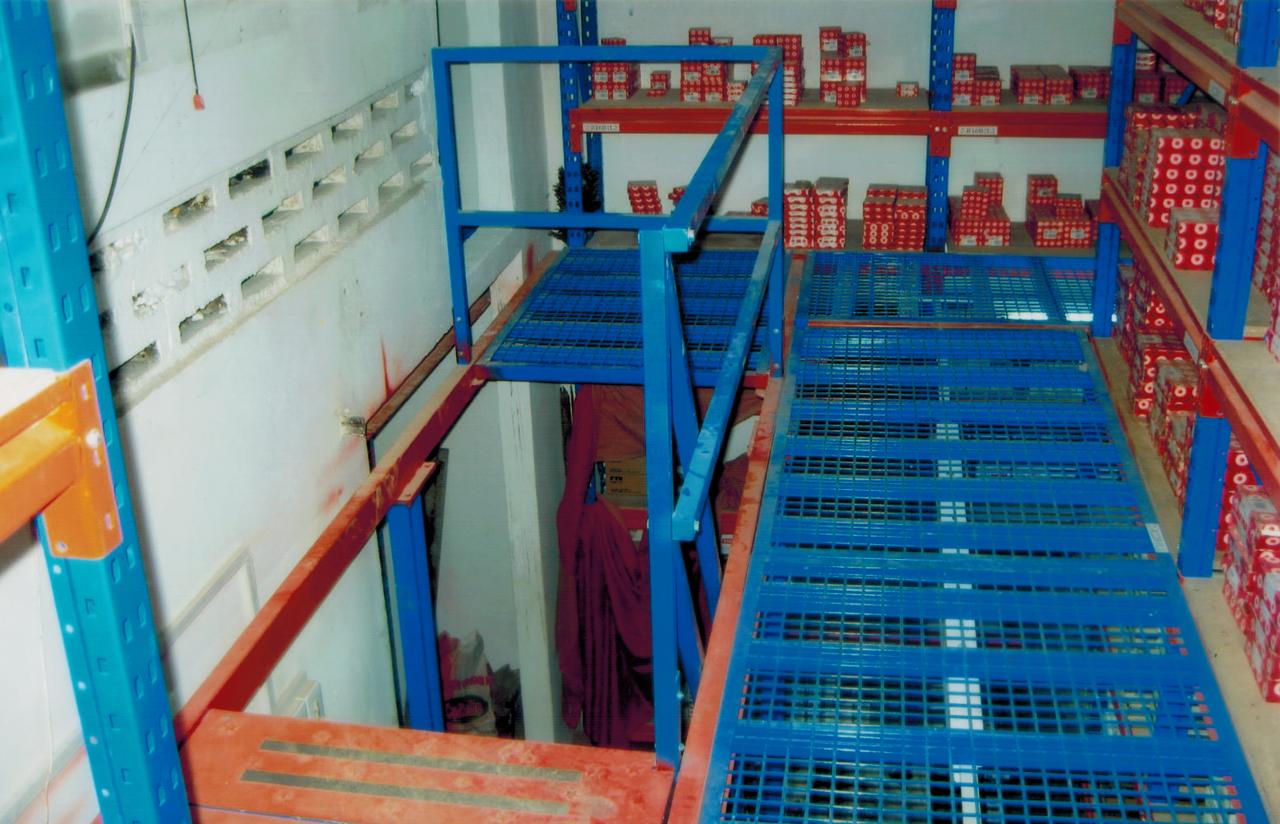  Sàn Lưới Thép Cho Giá Pallet.