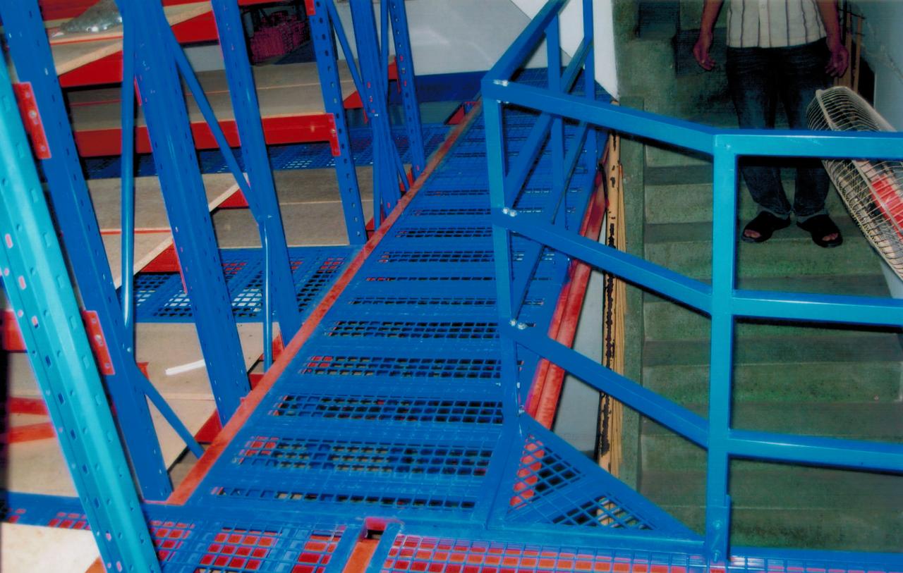  Sàn Lưới Thép Cho Giá Pallet.