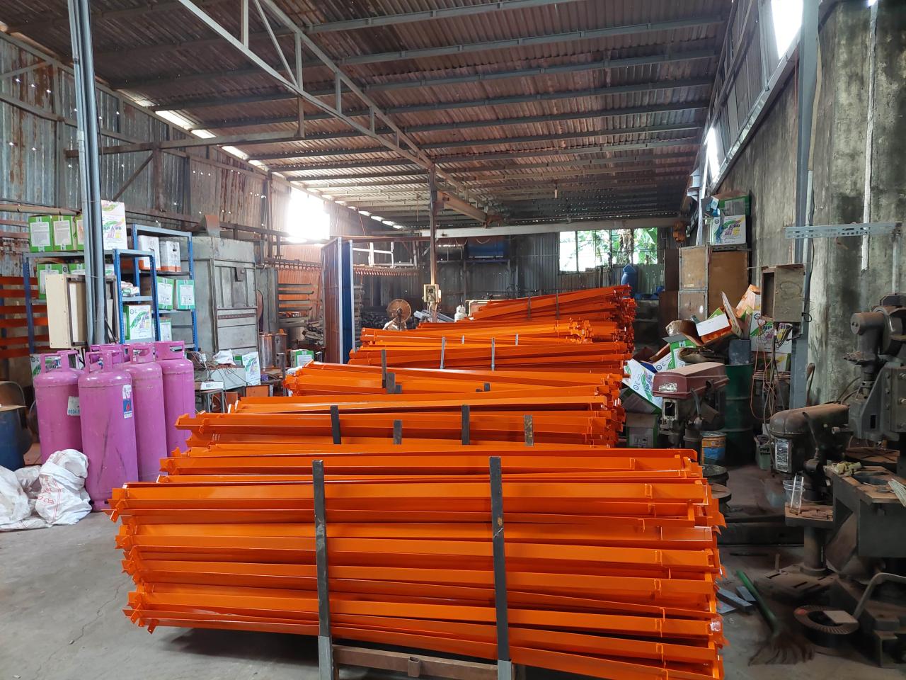gia công kệ để hàng