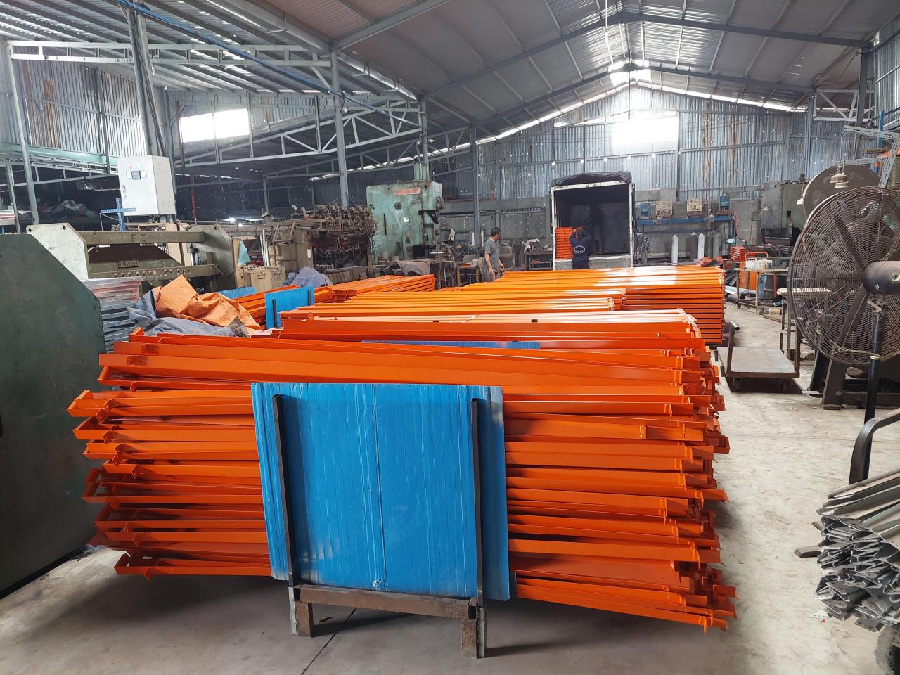 gia công kệ để hàng